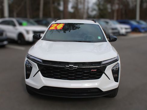 Used 2024 Chevrolet Trax RS image 16
