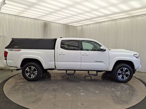 Certified 2017 Toyota Tacoma TRD Sport w/ Tow Package AWD/4WD image 25