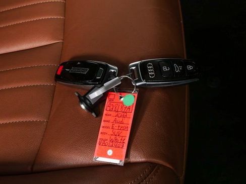 Certified 2022 Audi e-tron Premium image 40