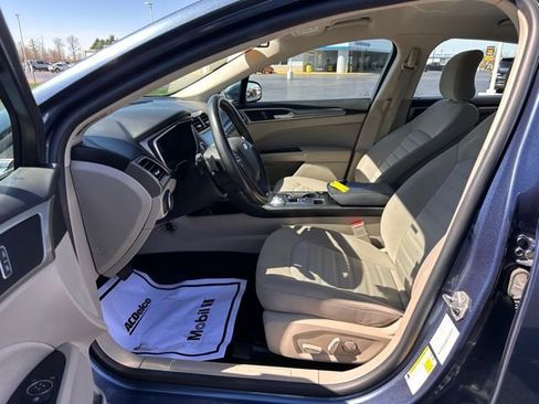 Used 2019 Ford Fusion SE AWD/4WD image 10