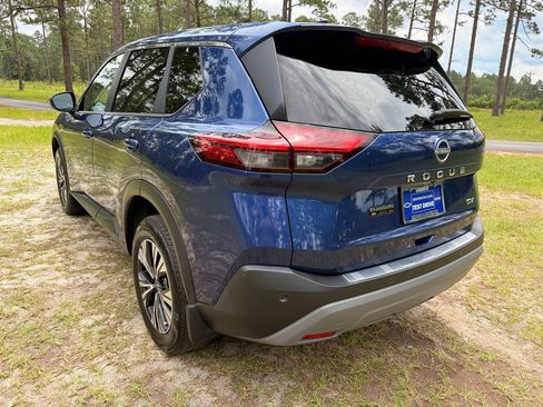 Used 2023 Nissan Rogue SV FWD image 3