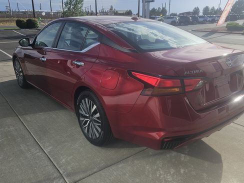 Used 2024 Nissan Altima 2.5 SV FWD image 22