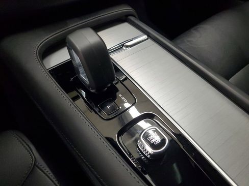 New 2025 Volvo XC90 B5 Core w/ Protection Package Premier image 32