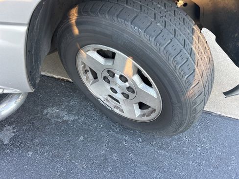 Used 2005 Chevrolet Silverado 1500 LT w/ Light Duty Power Package image 2