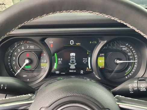 Used 2025 Jeep Wrangler Unlimited Sahara w/ Safety Group AWD/4WD image 22