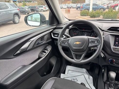 Used 2022 Chevrolet TrailBlazer LS AWD/4WD image 15