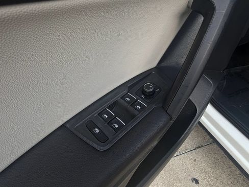 Used 2019 Volkswagen Tiguan SE FWD image 13