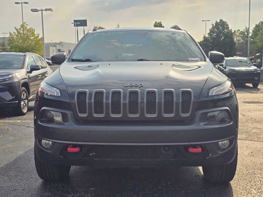 Used 2016 Jeep Cherokee Trailhawk w/ Comfort/Convenience Group AWD/4WD image 2