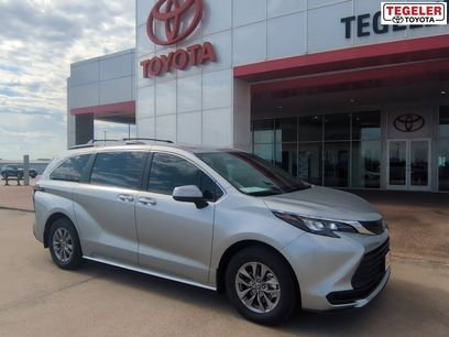 New 2025 Toyota Sienna LE