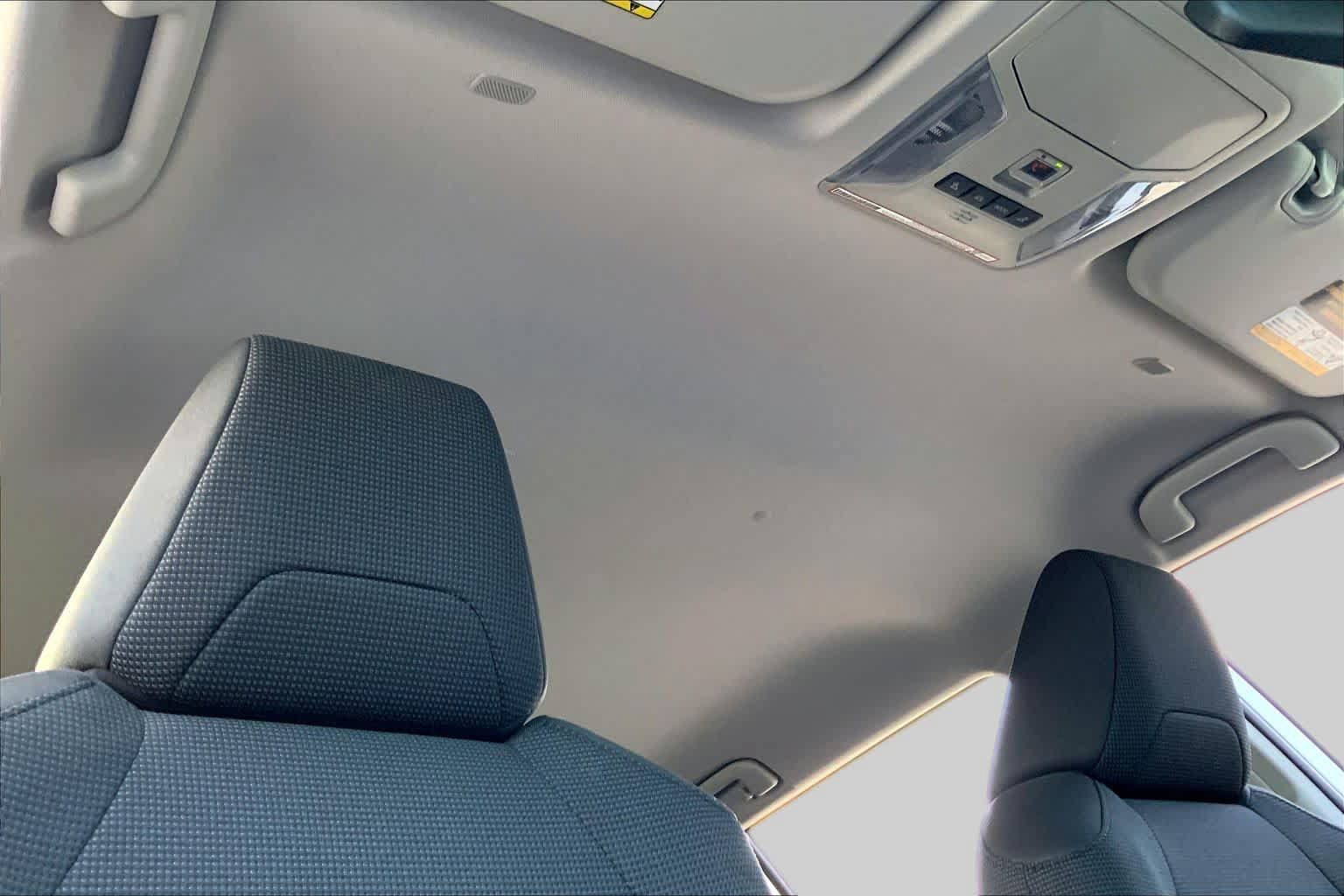Used 2025 Toyota RAV4 LE AWD/4WD image 14