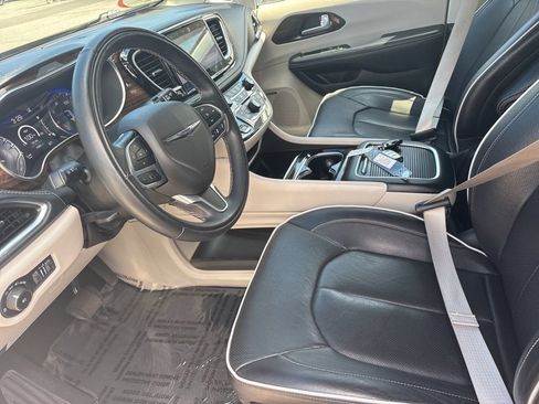 Used 2022 Chrysler Pacifica Limited FWD image 15
