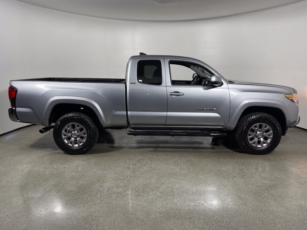 Certified 2018 Toyota Tacoma SR5 w/ SR5 Appearance Package (SM) RWD image 2
