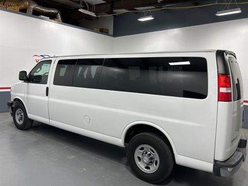 Used 2017 Chevrolet Express 3500 LT w/ LT Preferred Equipment Group RWD image 4