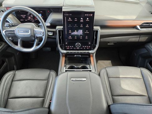 Used 2025 GMC Yukon Denali AWD/4WD image 12