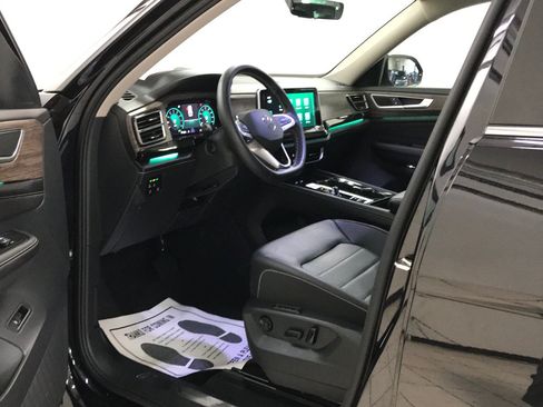 Used 2025 Volkswagen Atlas SEL AWD/4WD image 9