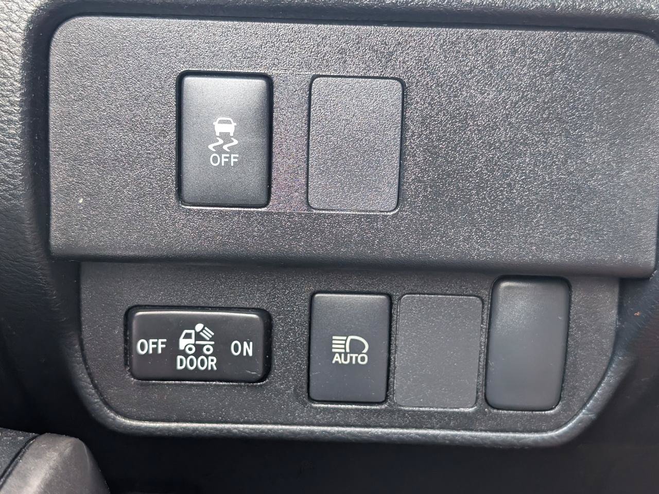 Used 2020 Toyota Tacoma SR5 AWD/4WD image 11