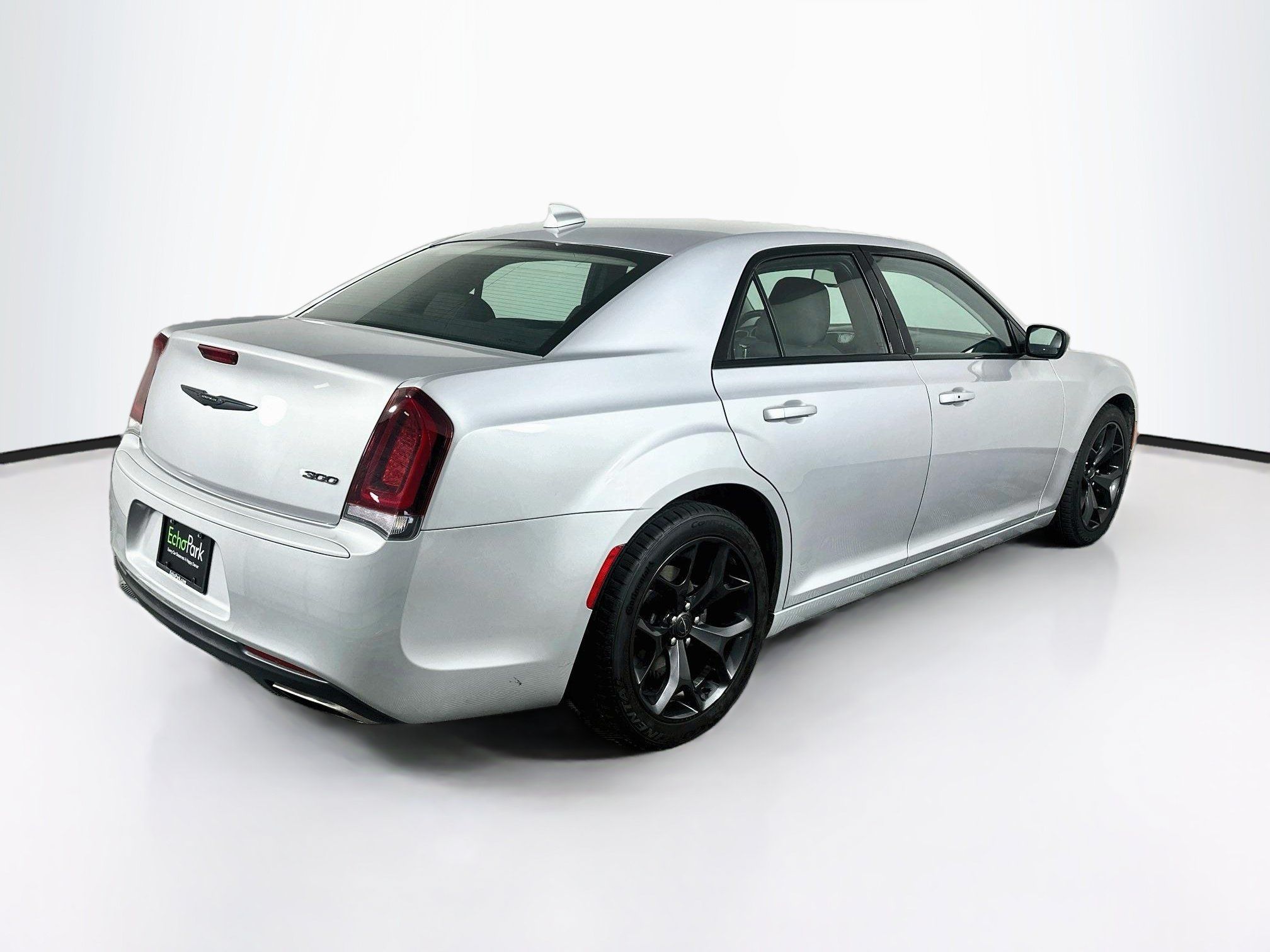 Used 2020 Chrysler 300 Touring w/ Sport Appearance Package RWD image 9
