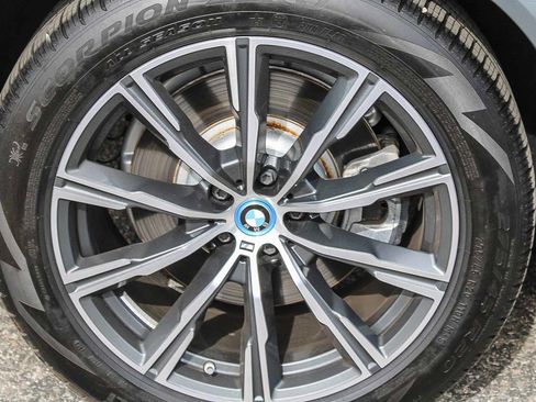 Used 2024 BMW X5 xDrive50e image 11