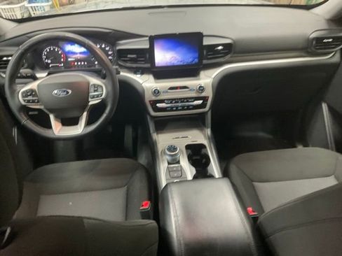 Used 2022 Ford Explorer XLT image 9