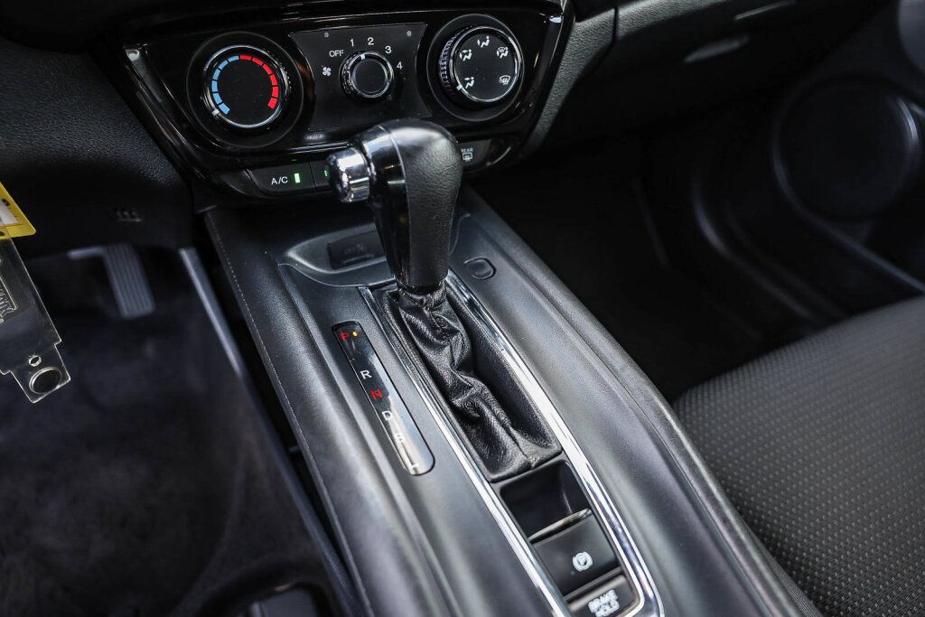 Used 2019 Honda HR-V LX image 11