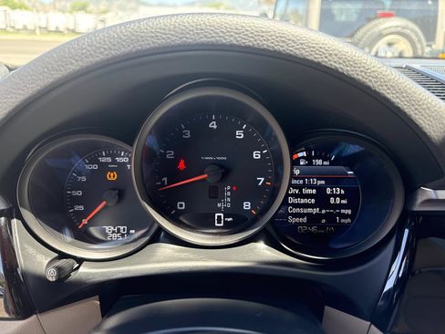 Used 2019 Porsche Macan AWD/4WD image 27