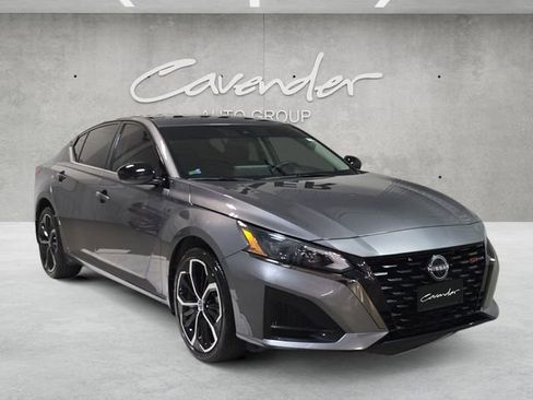 Used 2024 Nissan Altima 2.5 SR w/ SR Premium Package AWD/4WD image 2