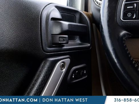 Used 2017 Jeep Wrangler Unlimited Sahara w/ Connectivity Group AWD/4WD image 10