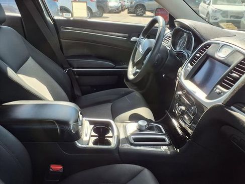 Used 2022 Chrysler 300 Touring w/ Sport Appearance Package image 18