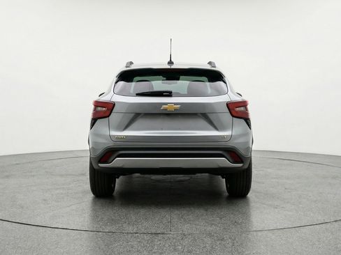 Used 2025 Chevrolet Trax LT FWD image 7