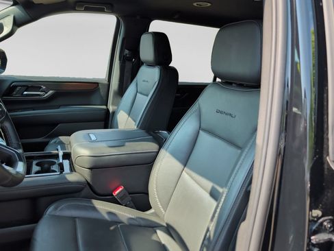 Used 2025 GMC Yukon XL Denali AWD/4WD image 17