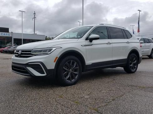 Used 2023 Volkswagen Tiguan SE w/ Panoramic Sunroof Package AWD/4WD image 8