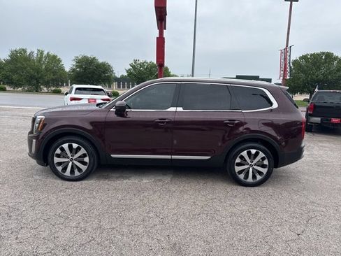 Used 2022 Kia Telluride EX w/ EX Premium Package FWD image 3