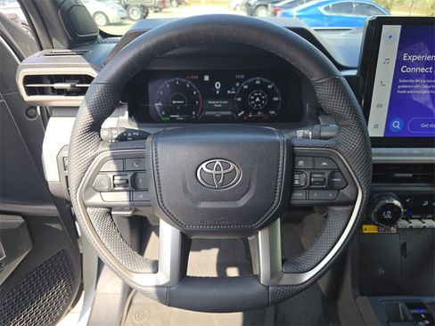 Used 2025 Toyota Tacoma Trailhunter image 28