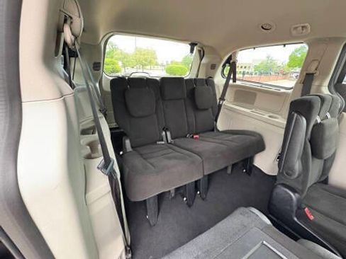 Used 2012 Dodge Grand Caravan SXT image 29