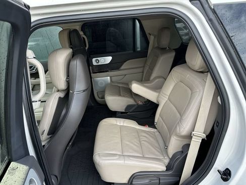 Used 2022 Lincoln Navigator Reserve AWD/4WD image 22
