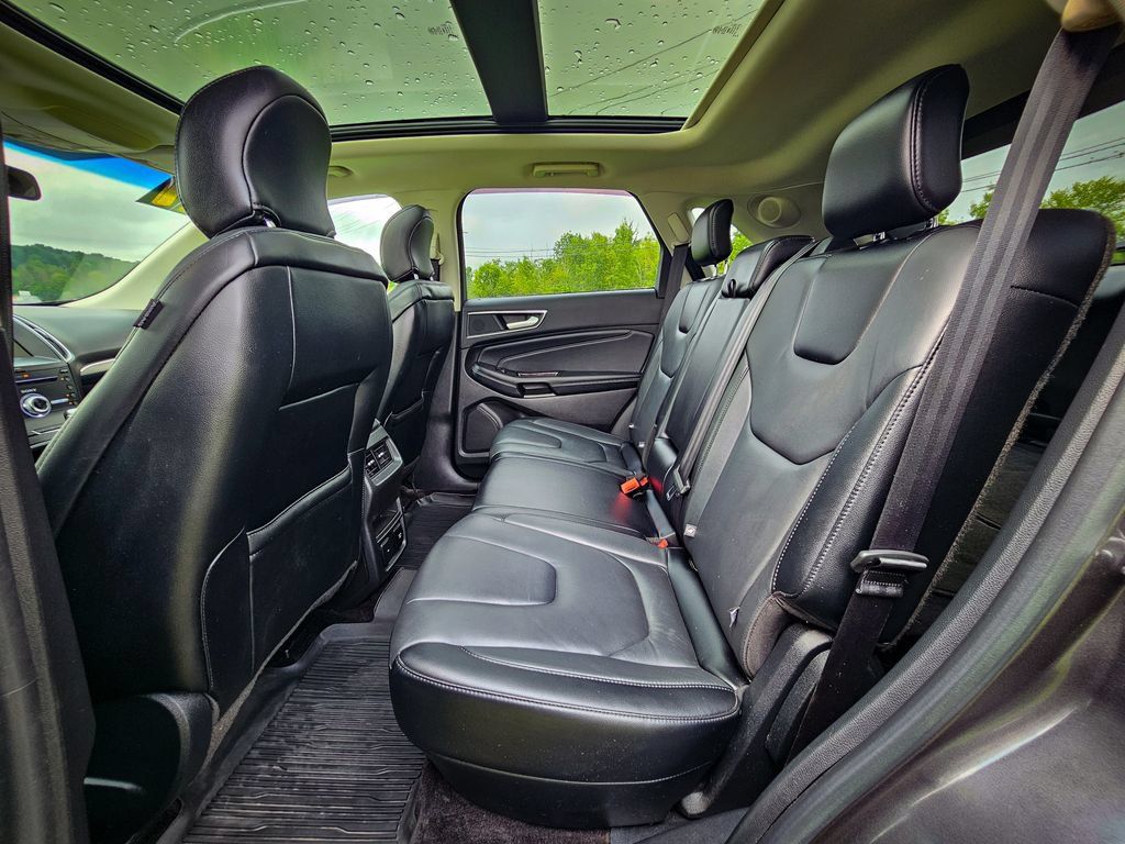 Used 2017 Ford Edge Titanium w/ Technology Package AWD/4WD image 35