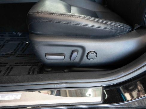 Used 2016 Toyota Avalon XLE Premium w/ Protection Package FWD image 12