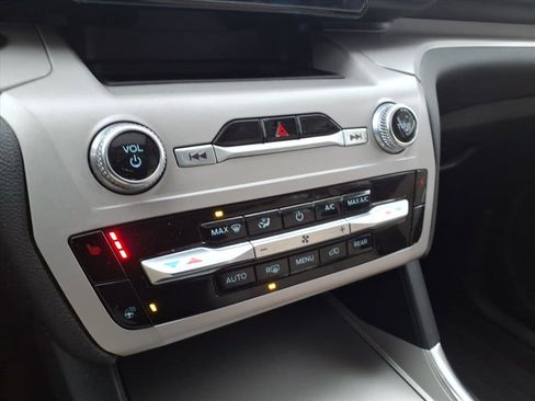 Certified 2023 Ford Explorer XLT w/ Equipment Group 202A image 23