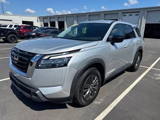 Used 2024 Nissan Pathfinder S FWD video 1