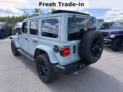 Used 2024 Jeep Wrangler Unlimited Sahara w/ Technology Group AWD/4WD image 9