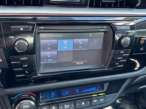 Used 2015 Toyota Corolla S FWD image 28