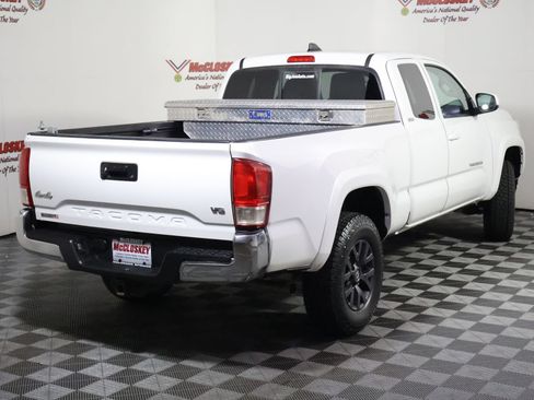 Used 2020 Toyota Tacoma SR5 AWD/4WD image 5