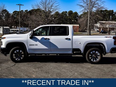 Used 2024 Chevrolet Silverado 2500 Custom image 4