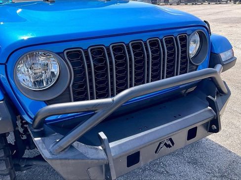 Used 2025 Jeep Gladiator Sport AWD/4WD image 34