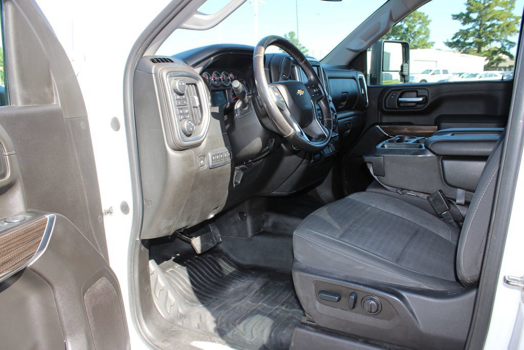Used 2022 Chevrolet Silverado 3500 LT w/ Convenience Package AWD/4WD image 8