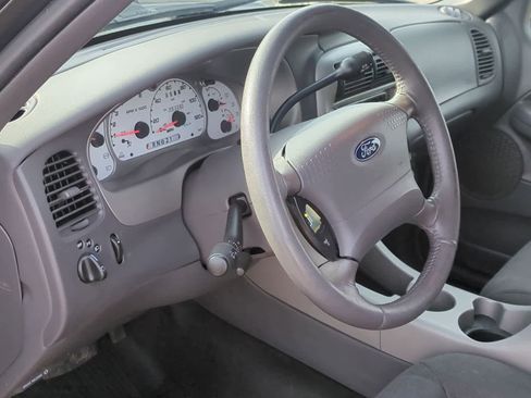 Used 2001 Ford Explorer Sport Trac 4x4 image 10