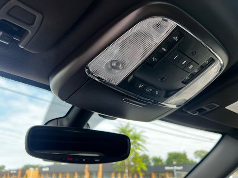 Used 2019 Jeep Grand Cherokee Overland image 14