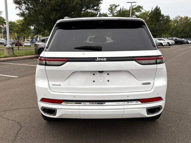 Used 2023 Jeep Grand Cherokee Overland w/ Luxury Tech Group IV AWD/4WD image 3