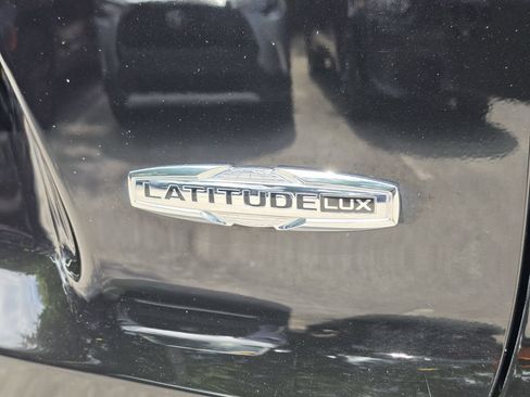 Certified 2022 Jeep Cherokee Latitude Lux w/ Sun & Sound Group AWD/4WD image 11