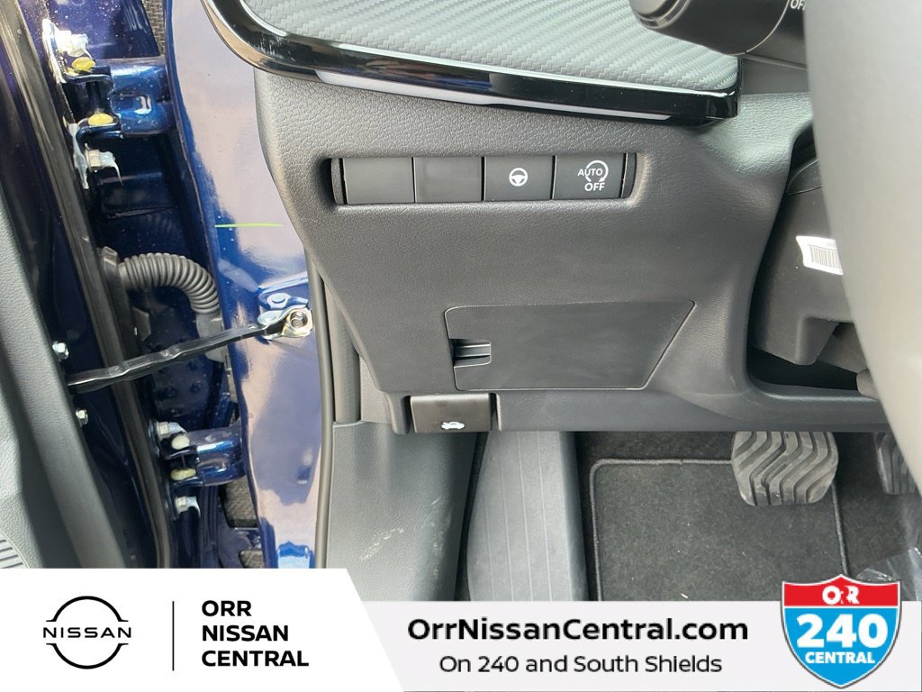 Used 2025 Nissan Kicks SR FWD image 18